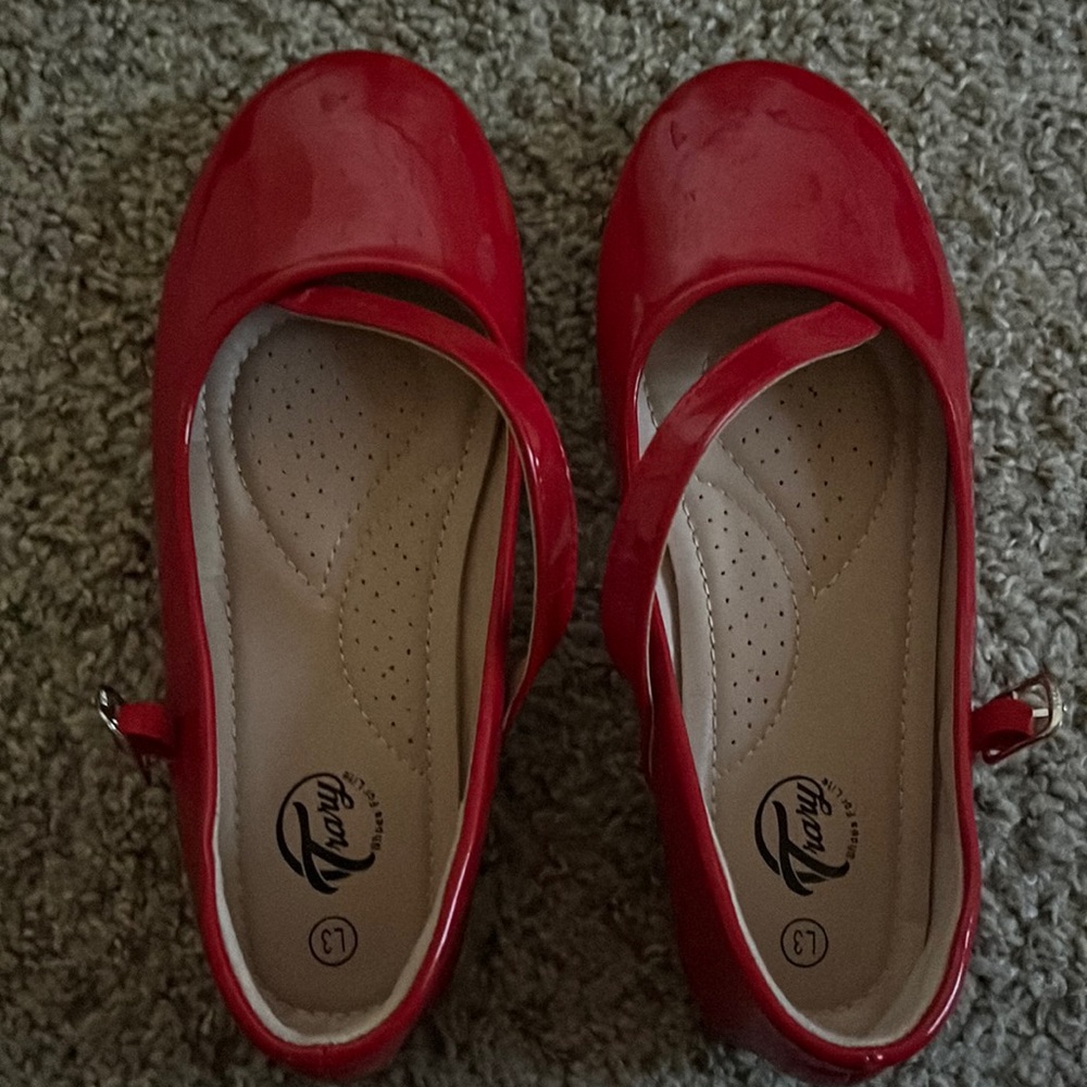 Red flat shoes size 3
